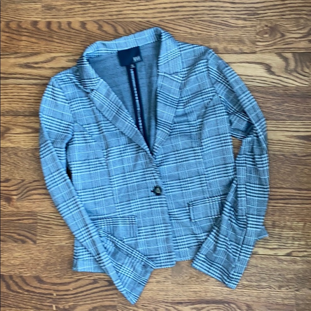 ⭐️3/$5⭐️NWOT Grey Plaid Brazer